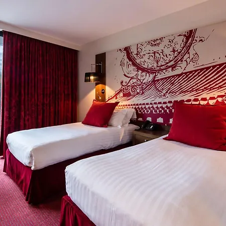 Radisson Blu Hotel, Hotel